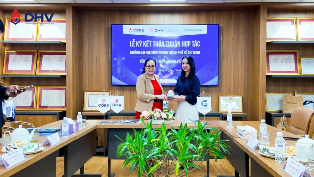 Lễ ký kết hợp tác với Green Academy